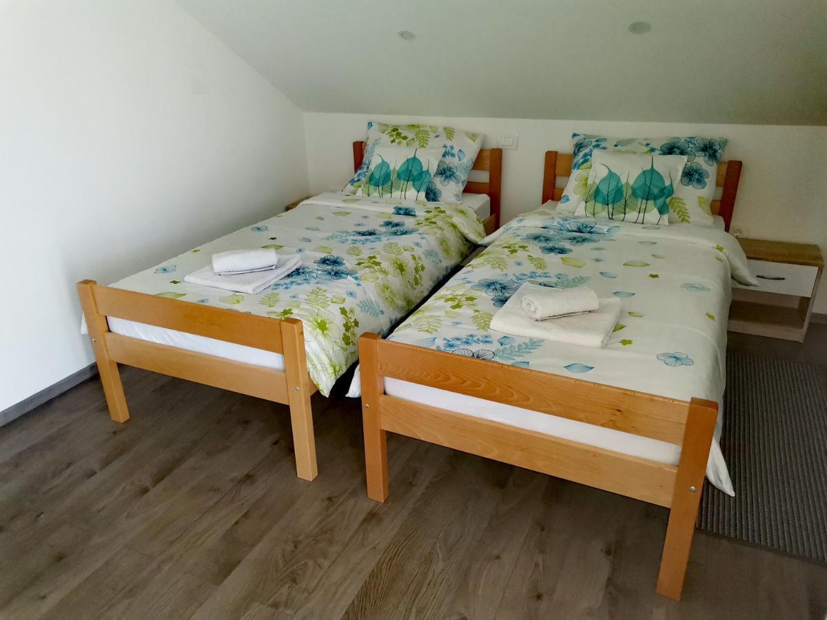 Apartmani "Marina" Otočac Extérieur photo