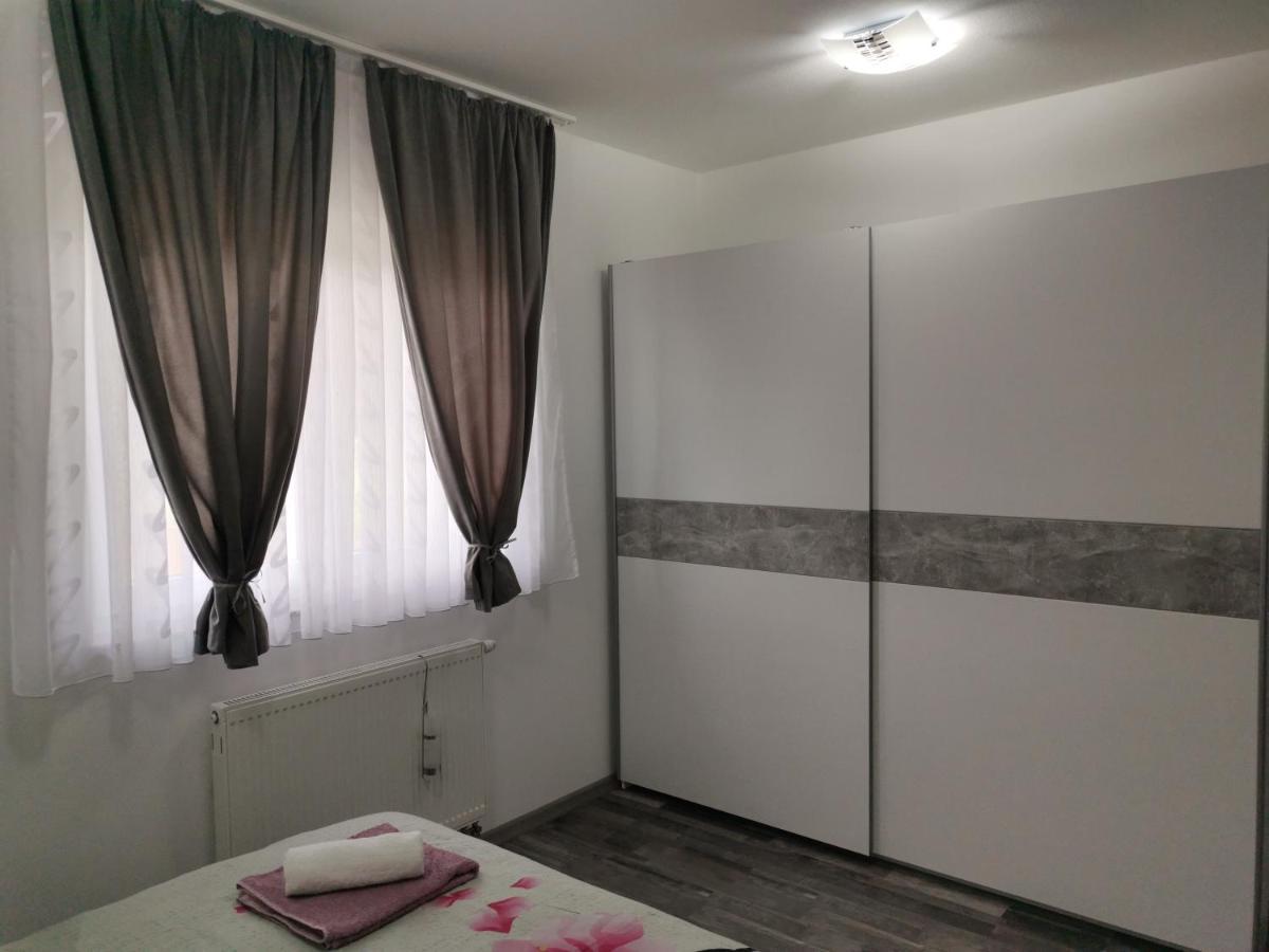 Apartmani "Marina" Otočac Extérieur photo