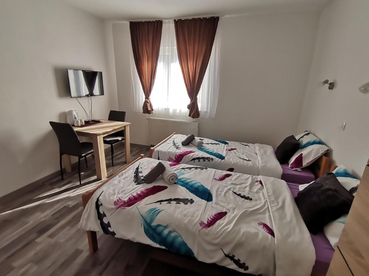 Apartmani "Marina" Otočac Extérieur photo